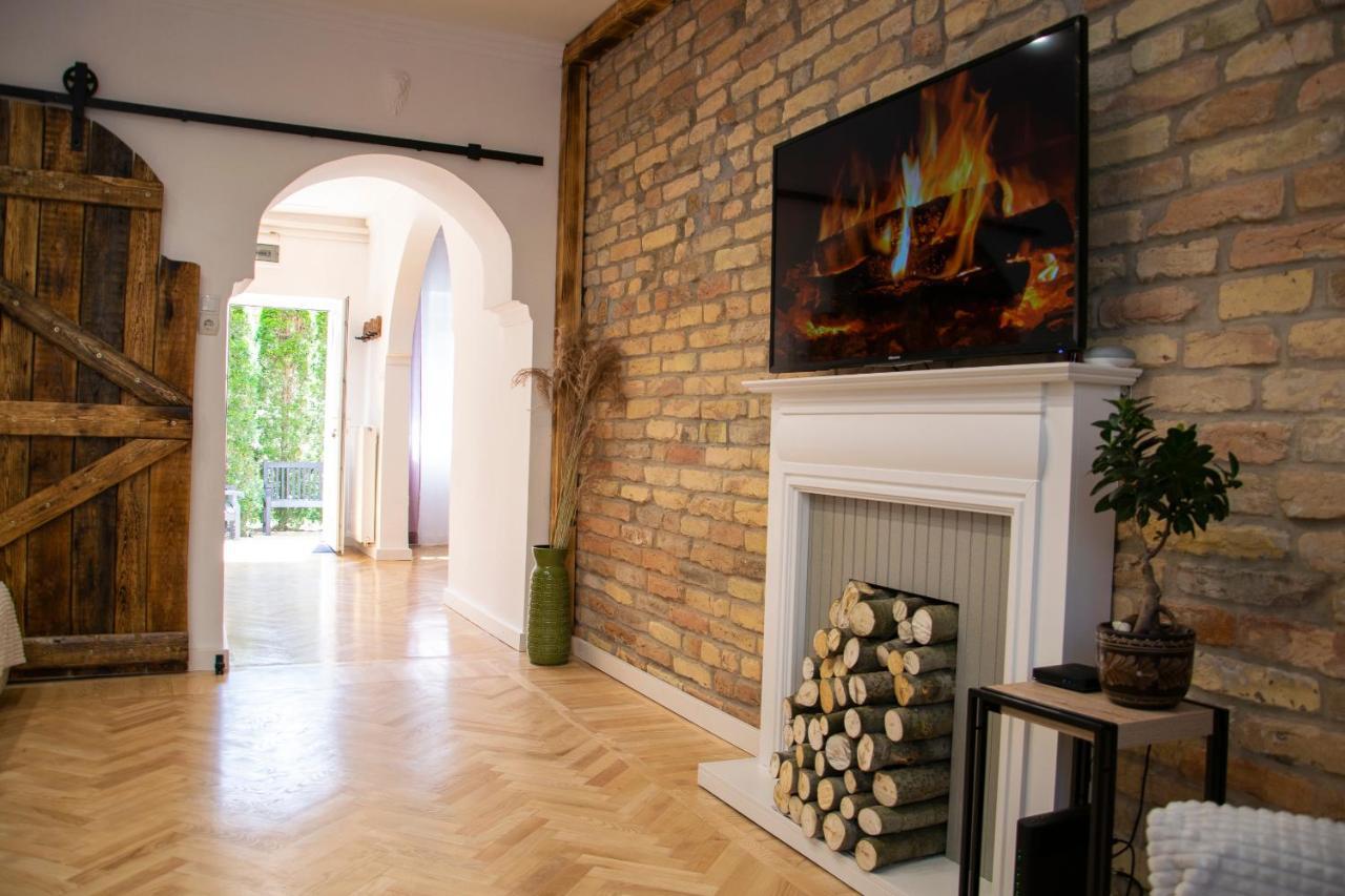 Season One Apartman Szeged Ngoại thất bức ảnh