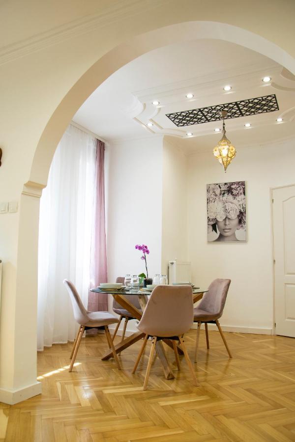 Season One Apartman Szeged Ngoại thất bức ảnh