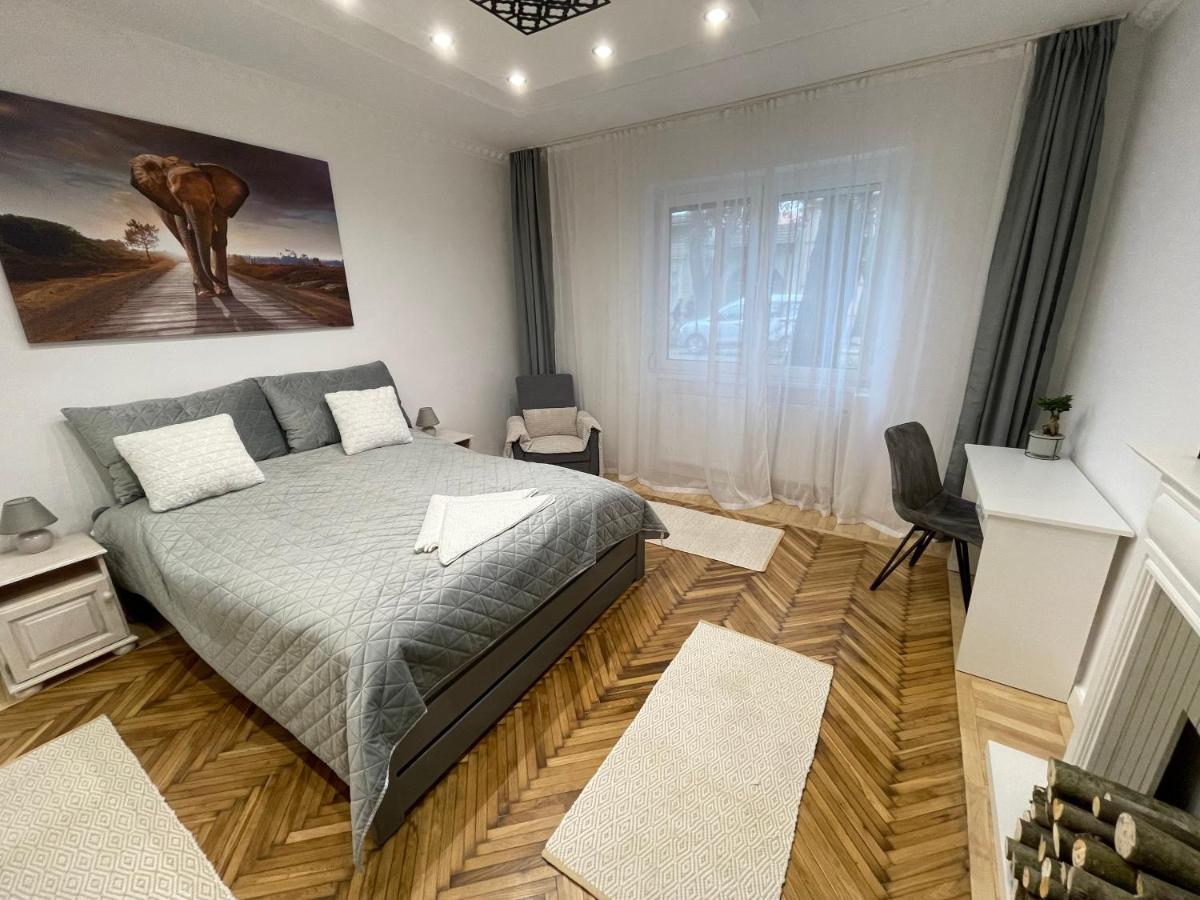 Season One Apartman Szeged Ngoại thất bức ảnh