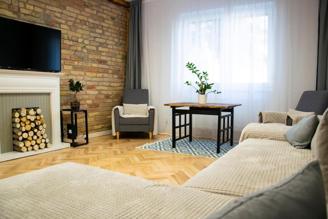 Season One Apartman Szeged Ngoại thất bức ảnh