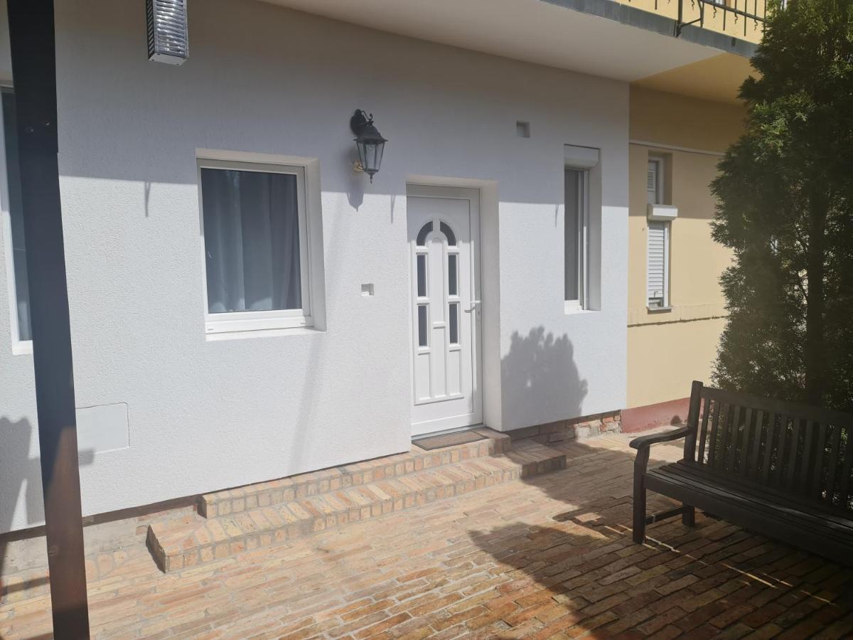 Season One Apartman Szeged Ngoại thất bức ảnh
