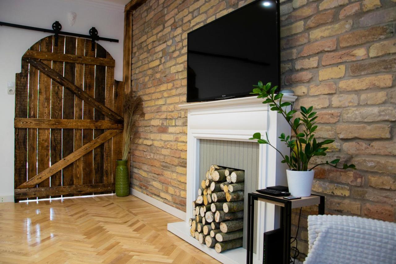 Season One Apartman Szeged Ngoại thất bức ảnh