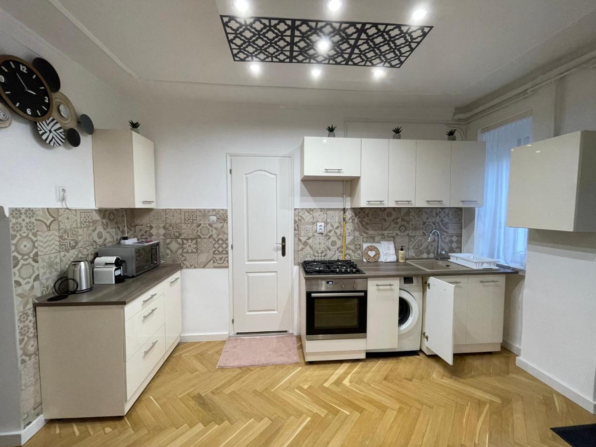 Season One Apartman Szeged Ngoại thất bức ảnh